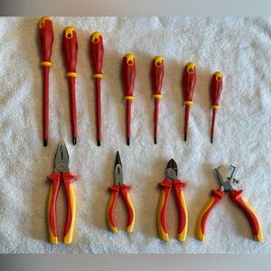 Jonard 11 Piece Insulated Tool Kit. 7 Screwdrivers, 3 Pliers, 1 Wire Stripper.
